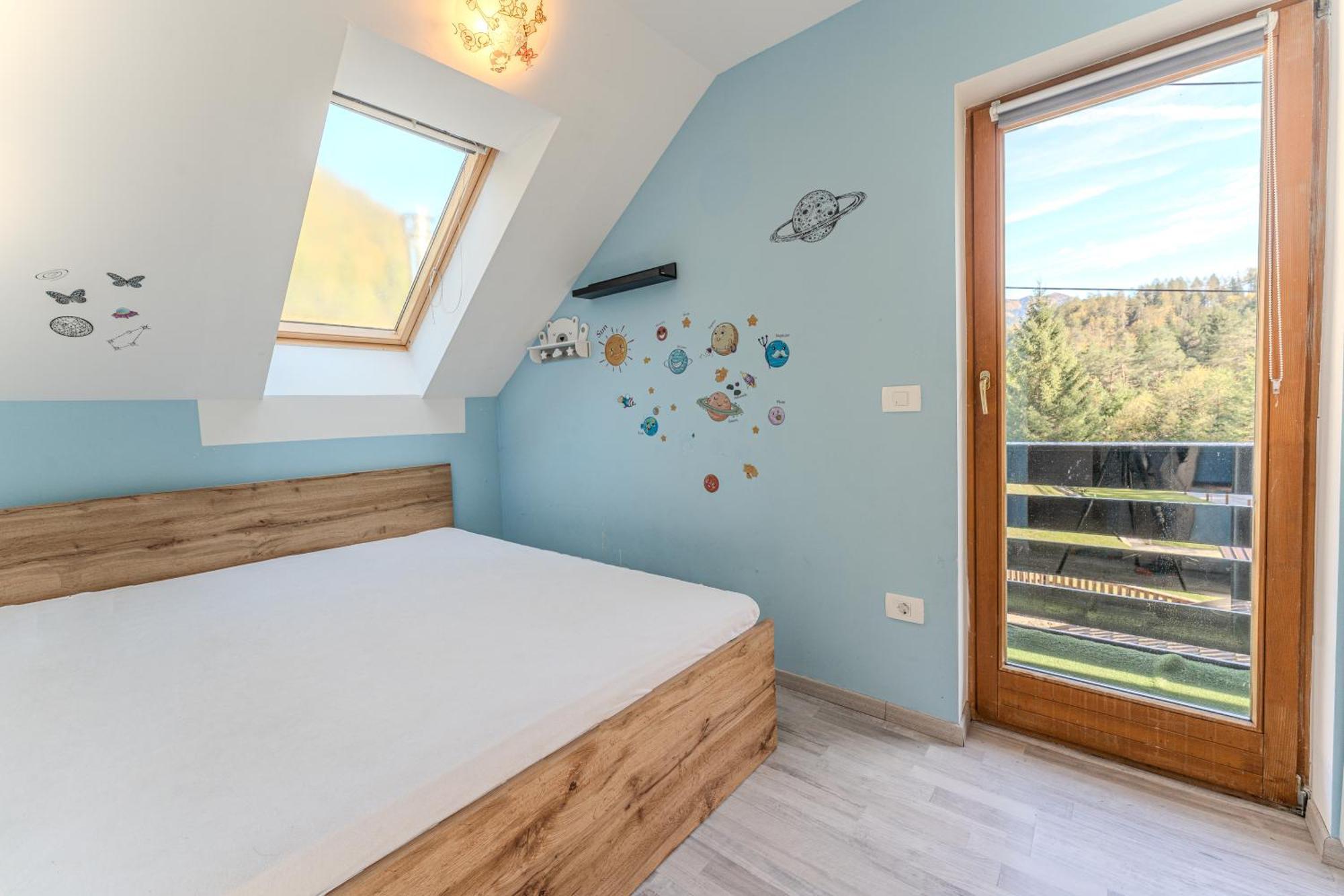 Idyllic Triglav Forest Retreat - Alps, Trails, Lakes, Falls Mojstrana Bagian luar foto